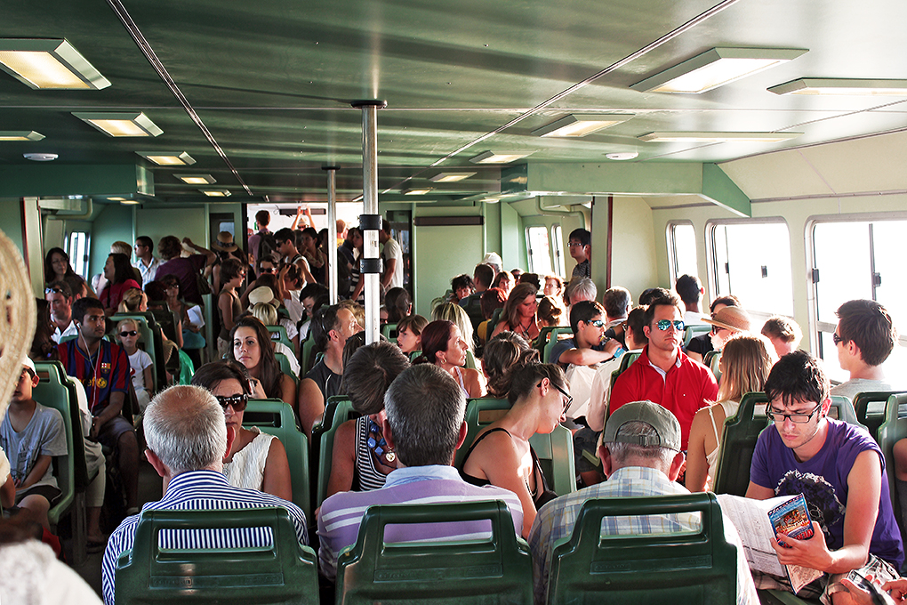 Momenti veneziani 22 - Vaporetto per Burano.jpg